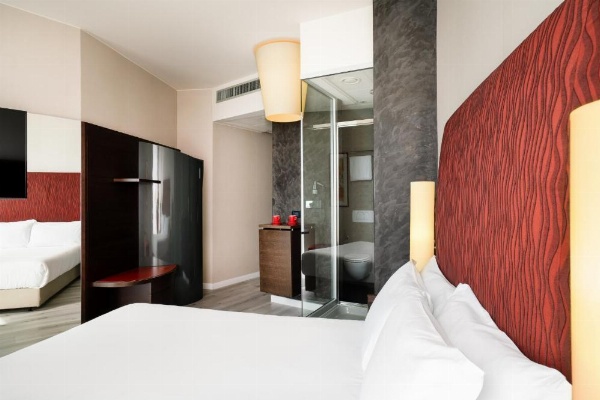 HI Hotel Bari image 13